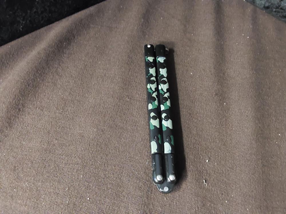 COUTEAU PAPILLON CAMOUFLAGE