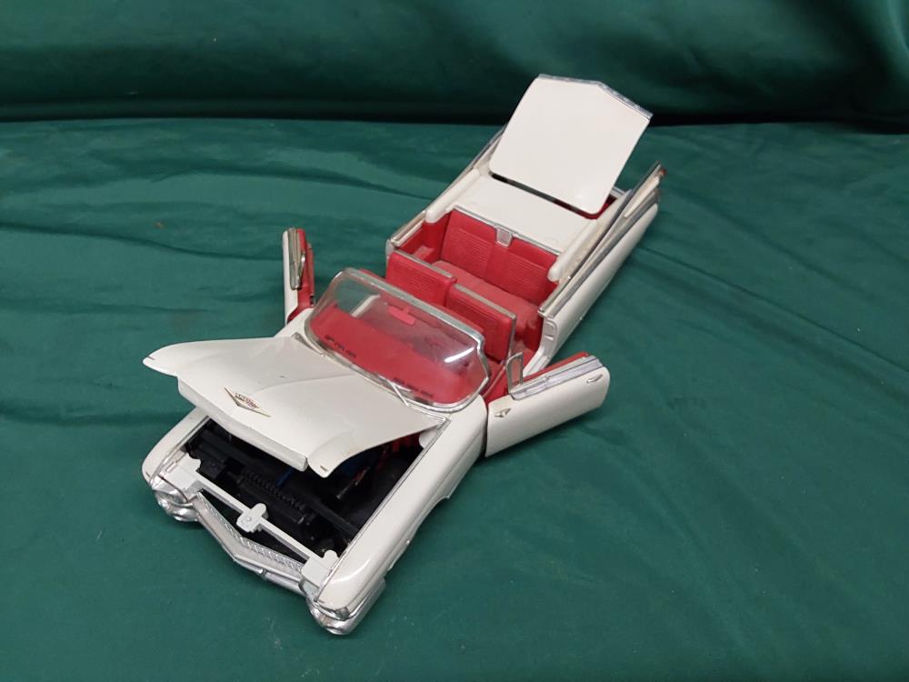 CADILLAC ELDORADO BIARRITZ 1959 1/18 MAISTO