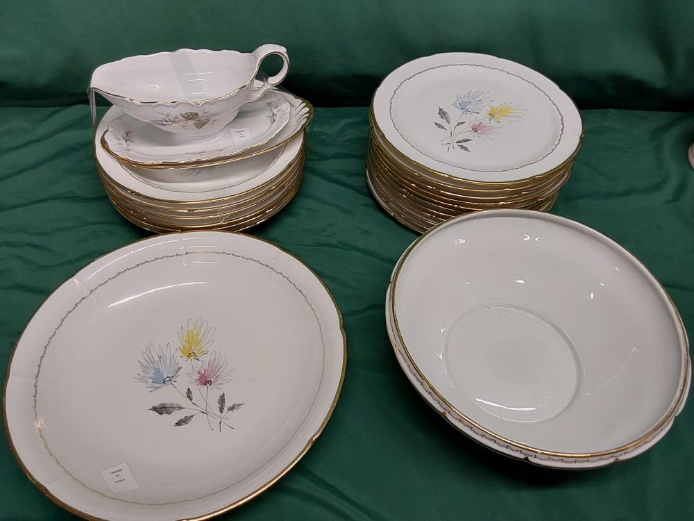 SERVICE DE TABLE A COMPLÉTER LIMOGES MOTIF FLEURS BLEUE/JAUNE/ROSE BORDURES DORÉES