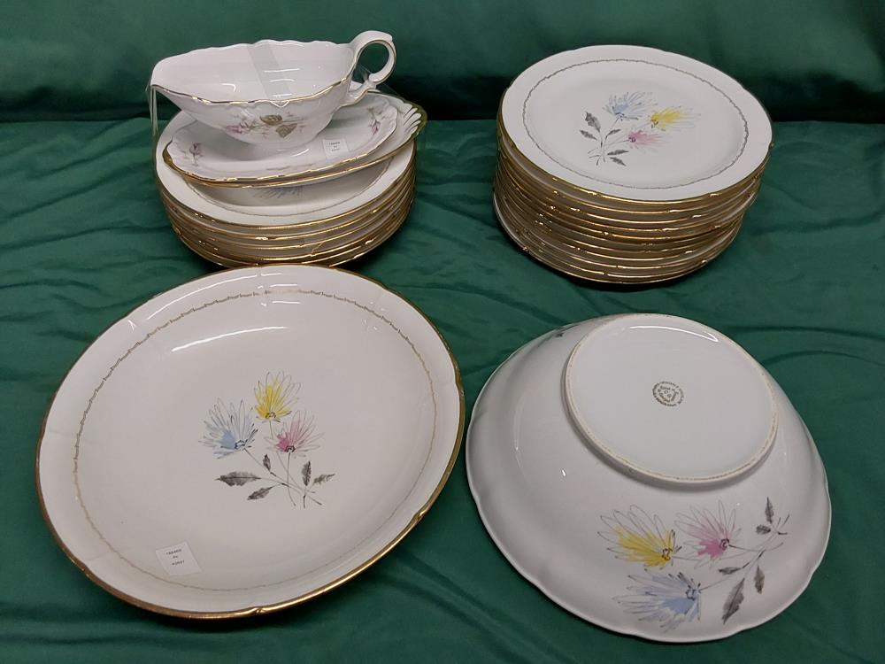 SERVICE DE TABLE A COMPLÉTER LIMOGES MOTIF FLEURS BLEUE/JAUNE/ROSE BORDURES DORÉES