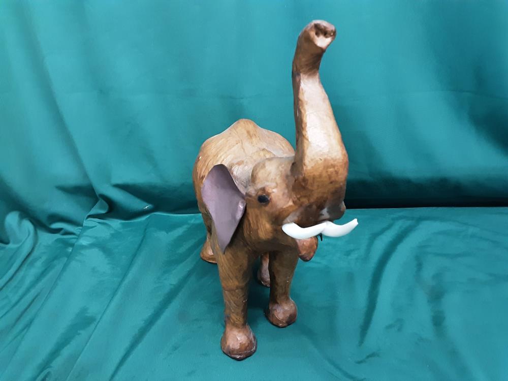 ELEPHANT EN CUIR GM