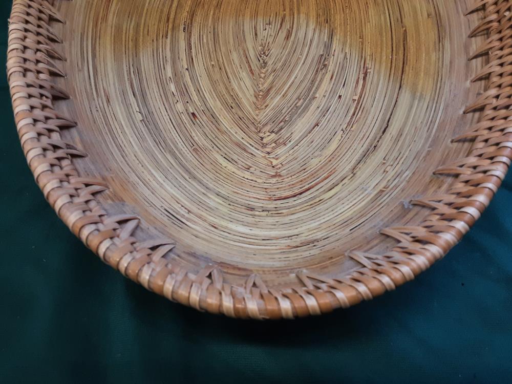 PLAT OVALE EN BOIS ET PAILLE