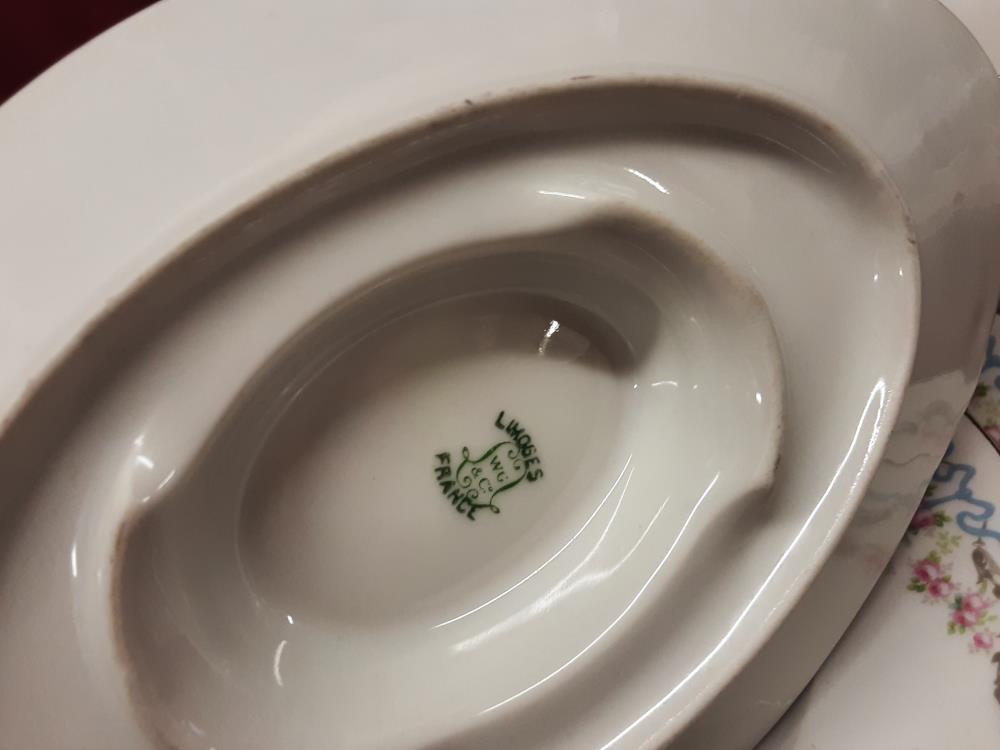 SERVICE DE TABLE SANS ASSIETTE EN PORCELAINE DE LIMOGES