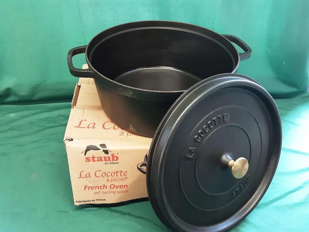 COCOTTE STAUB RONDE EN FONTE 5L9 DIAMETRE 32CM HAUT 15CM