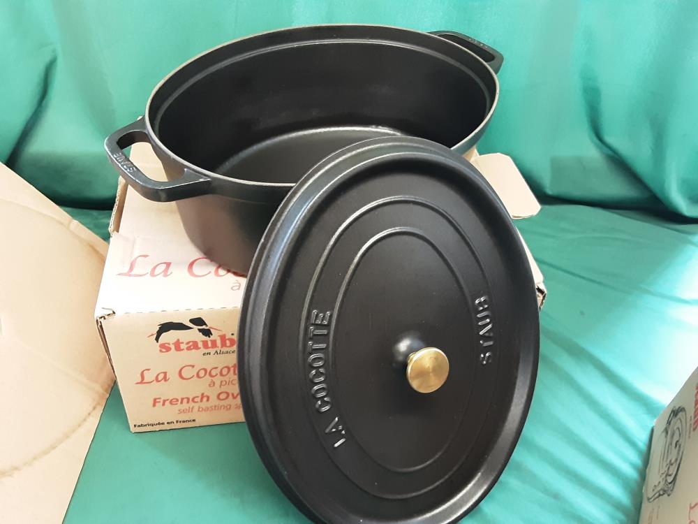 COCOTTE STAUB FONTE OVALE