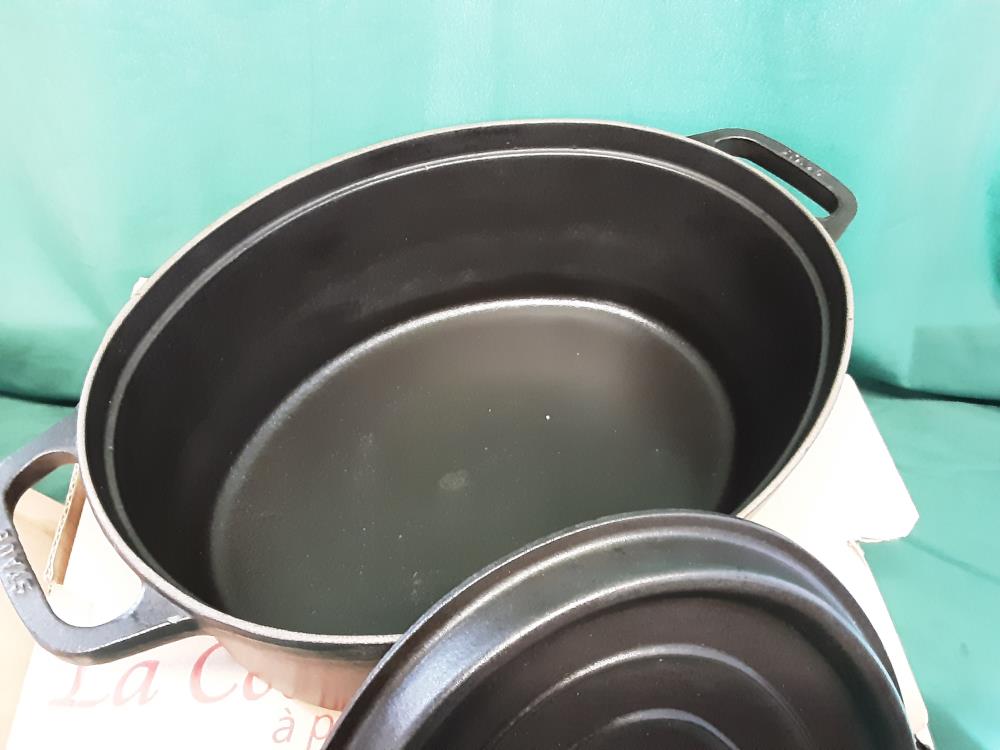 COCOTTE STAUB FONTE OVALE