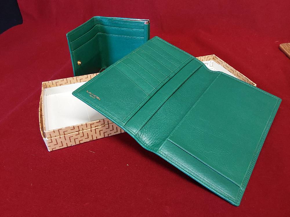 ENSEMBLE PORTE MONNAIE + PORTE CARTES ET CHÉQUIER CUIR VERT LANCEL