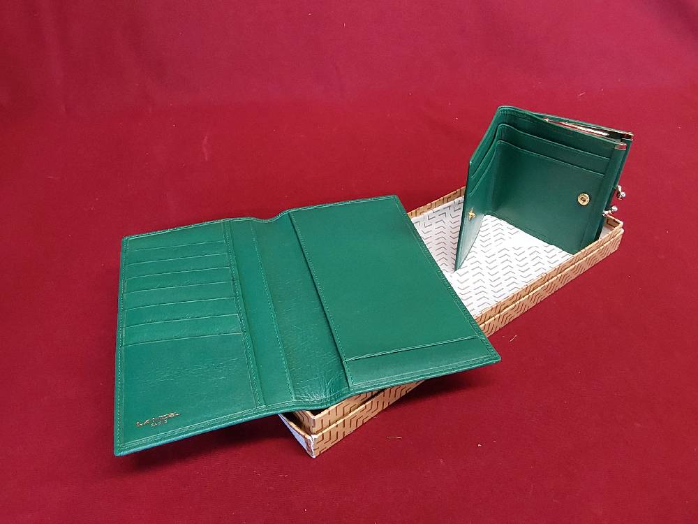 ENSEMBLE PORTE MONNAIE + PORTE CARTES ET CHÉQUIER CUIR VERT LANCEL