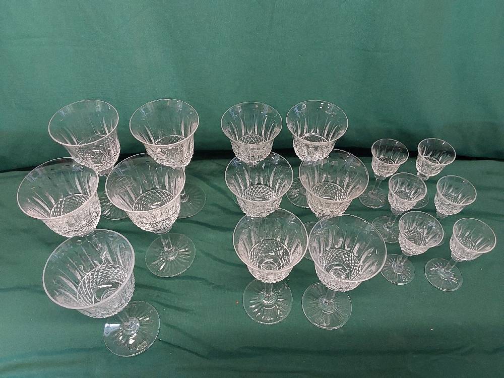 LOT DE 5 VERRES A EAU + 6 VERRES A VIN + 6 LIQUEUR CRISTAL DE ST LOUIS
