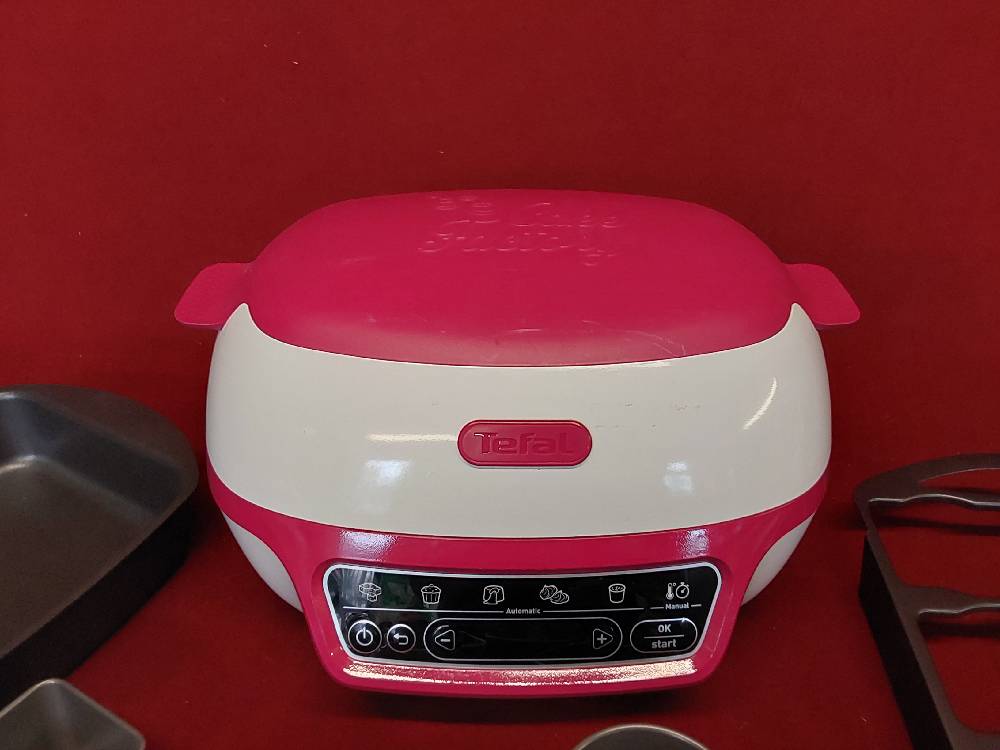 CAKE FACTORY TEFAL AVEC ACCESSOIRES (MOULE RECT. + 6 MOULES RONDS + 6 MOULES RECT.)