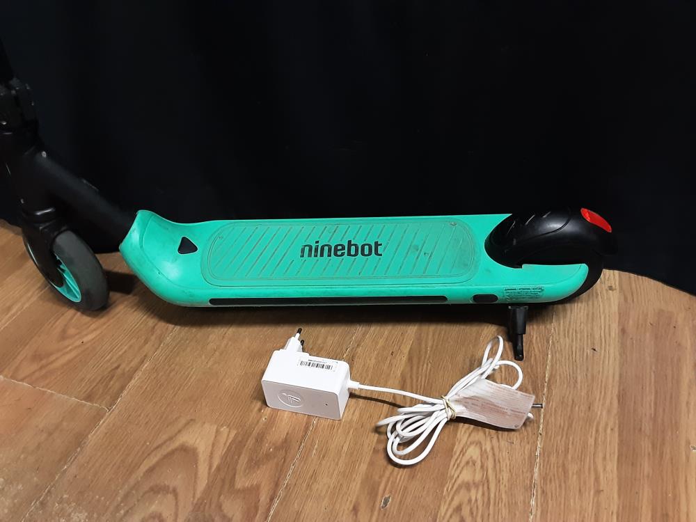 TROTINETTE ELECTRIQUE ENFANT NINEBOT VERT ET NOIR