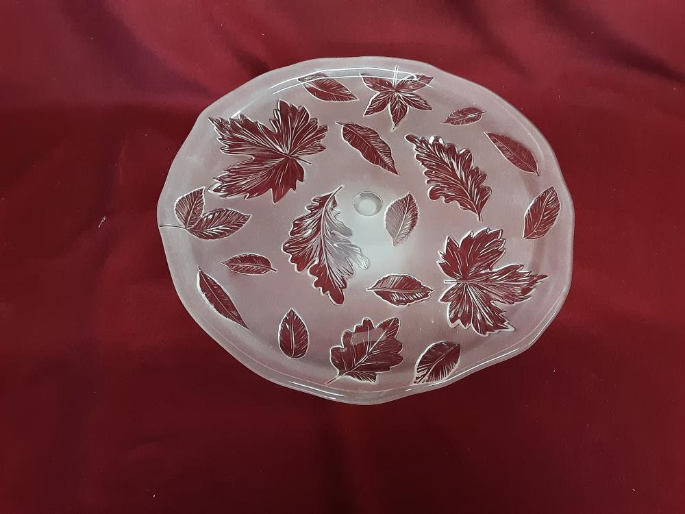 PLAT À GÂTEAUX SUR PIED VERRE OPAQUE MOTIF FEUILLES