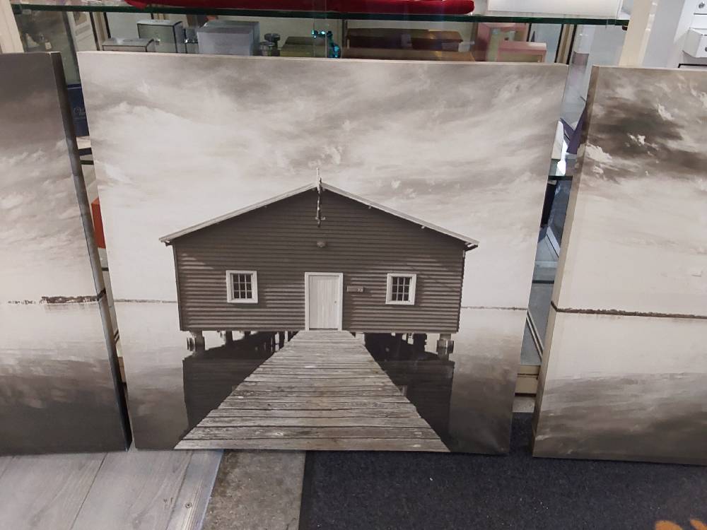 TRIPTYQUE N&B MOTIF MAISON SUR PILOTIS