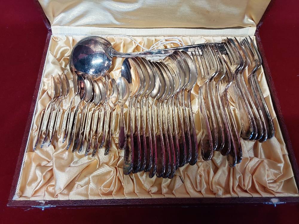 MÉNAGÈRE 37 PIÈCES EN M.A COURONNE