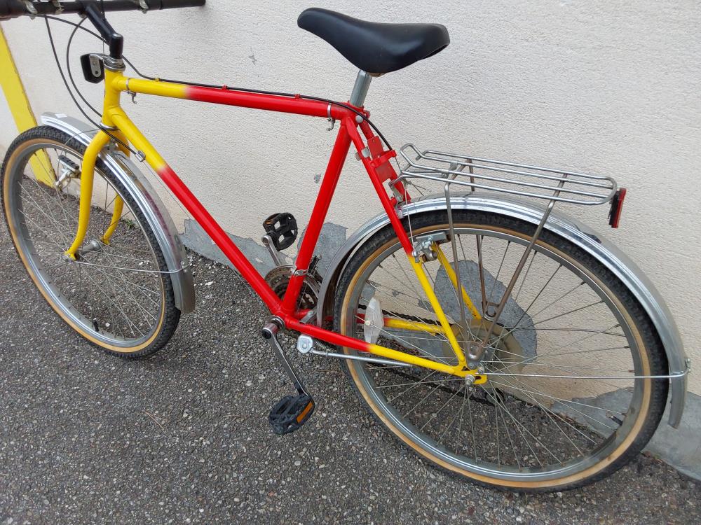 VELO JAUNE ET ROUGE