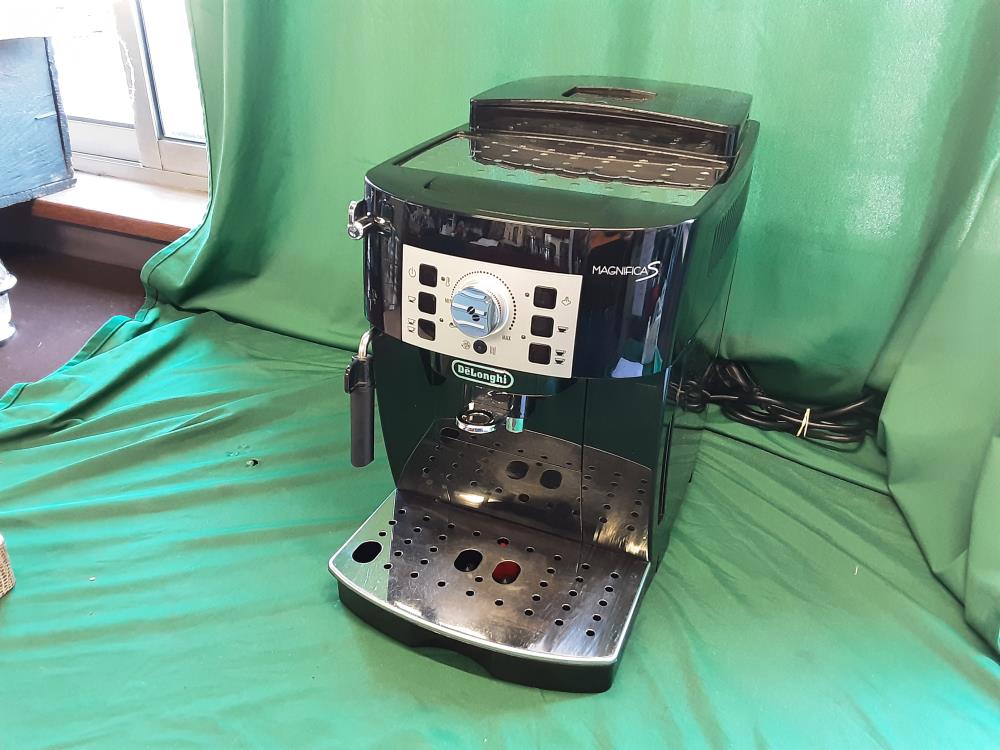 MACHINE A CAFE DELONGHI MAGNIFICA S