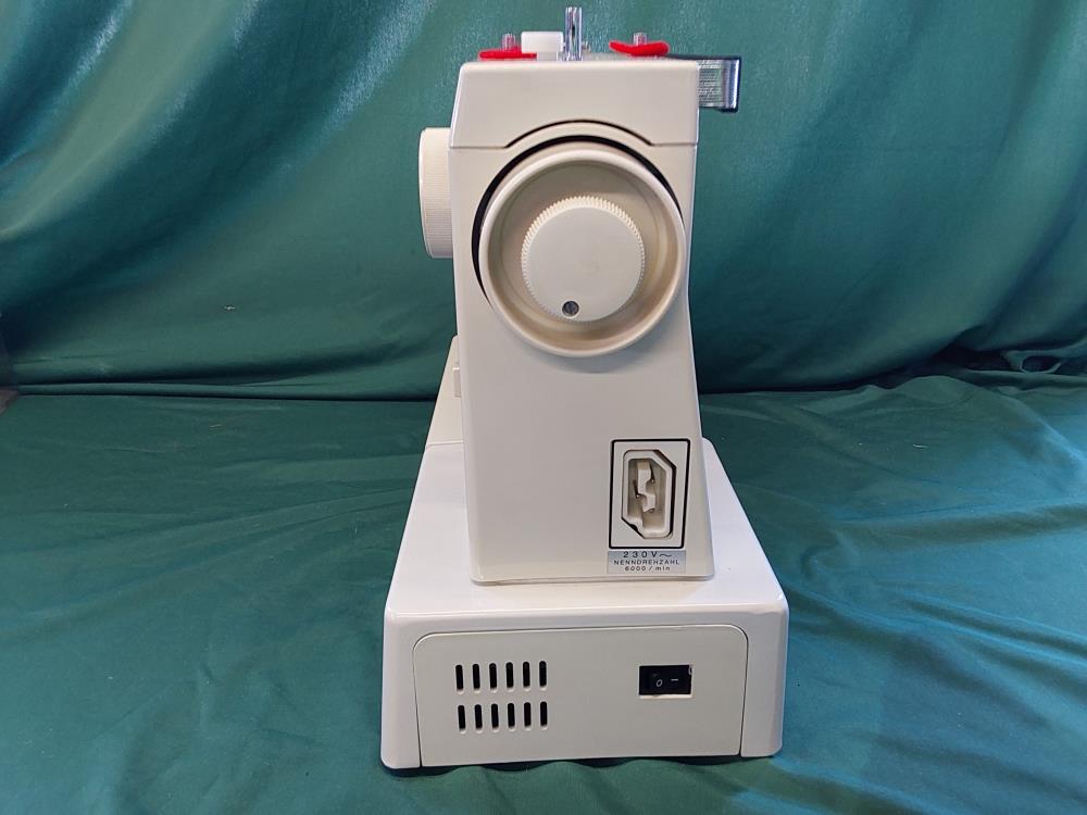 MACHINE À COUDRE NECCHI