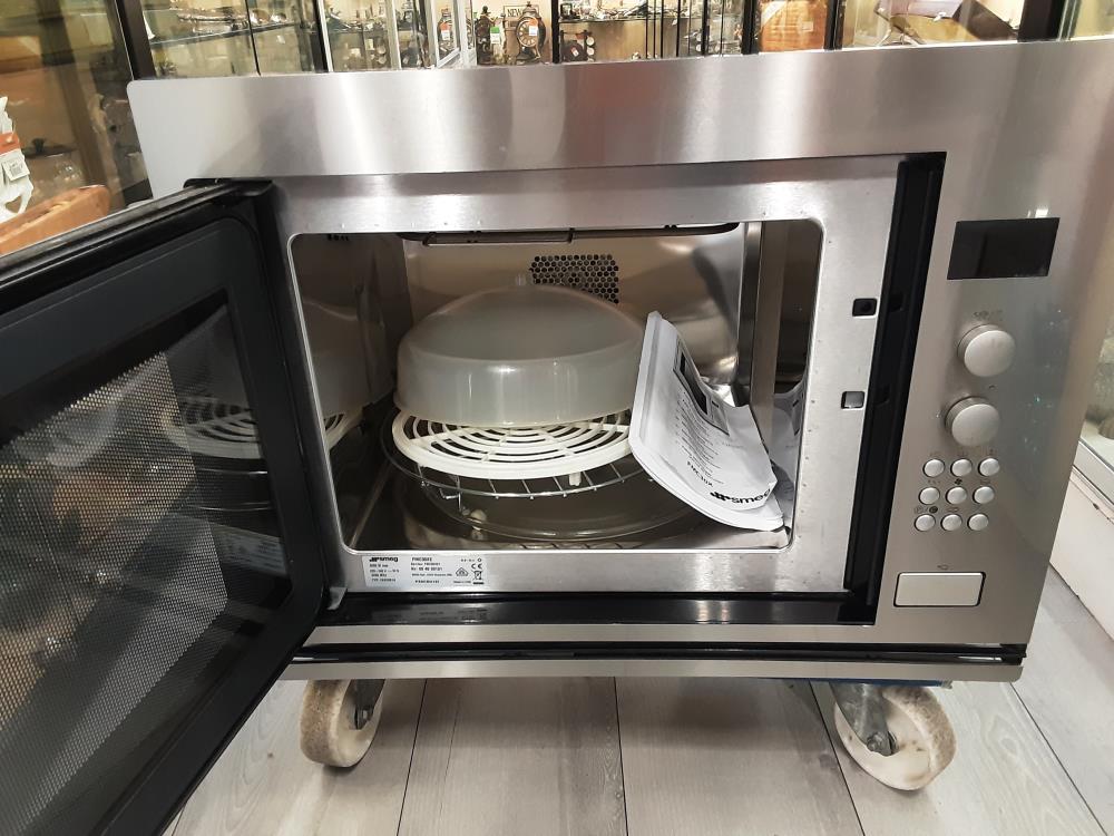MICRO-ONDES GRILL MARQUE SMEG