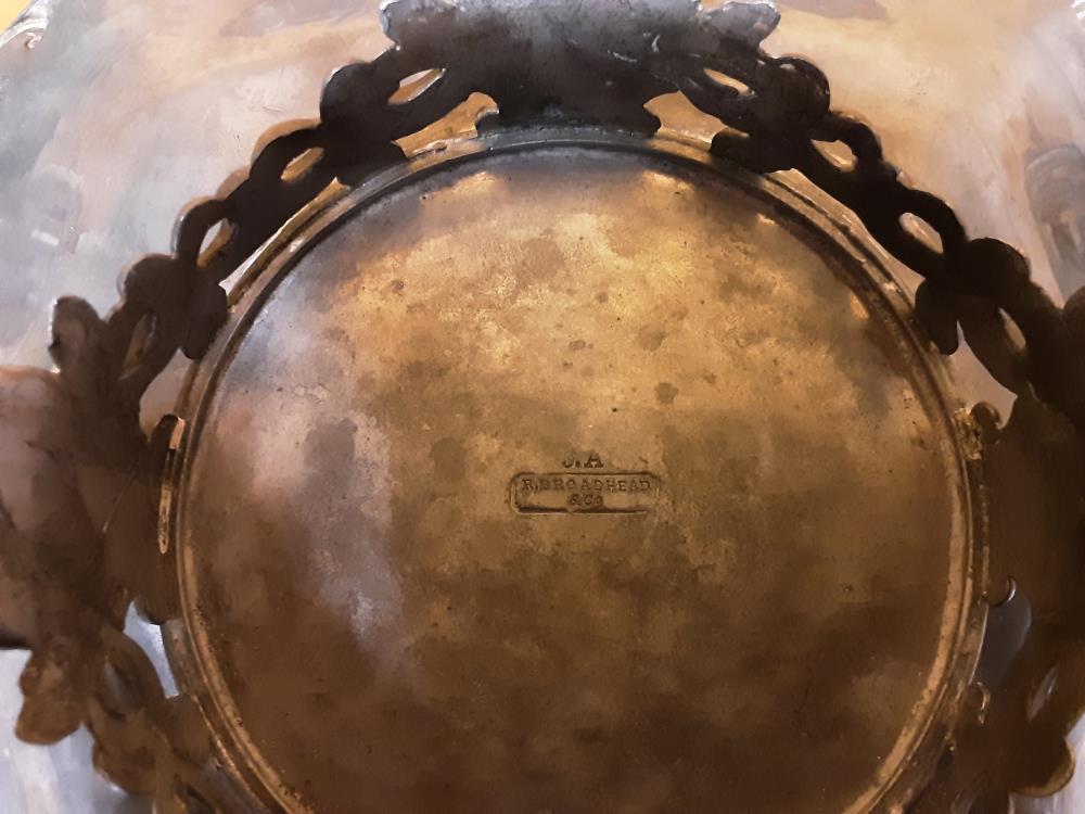 PLAT À FRUITS EN MÉTAL