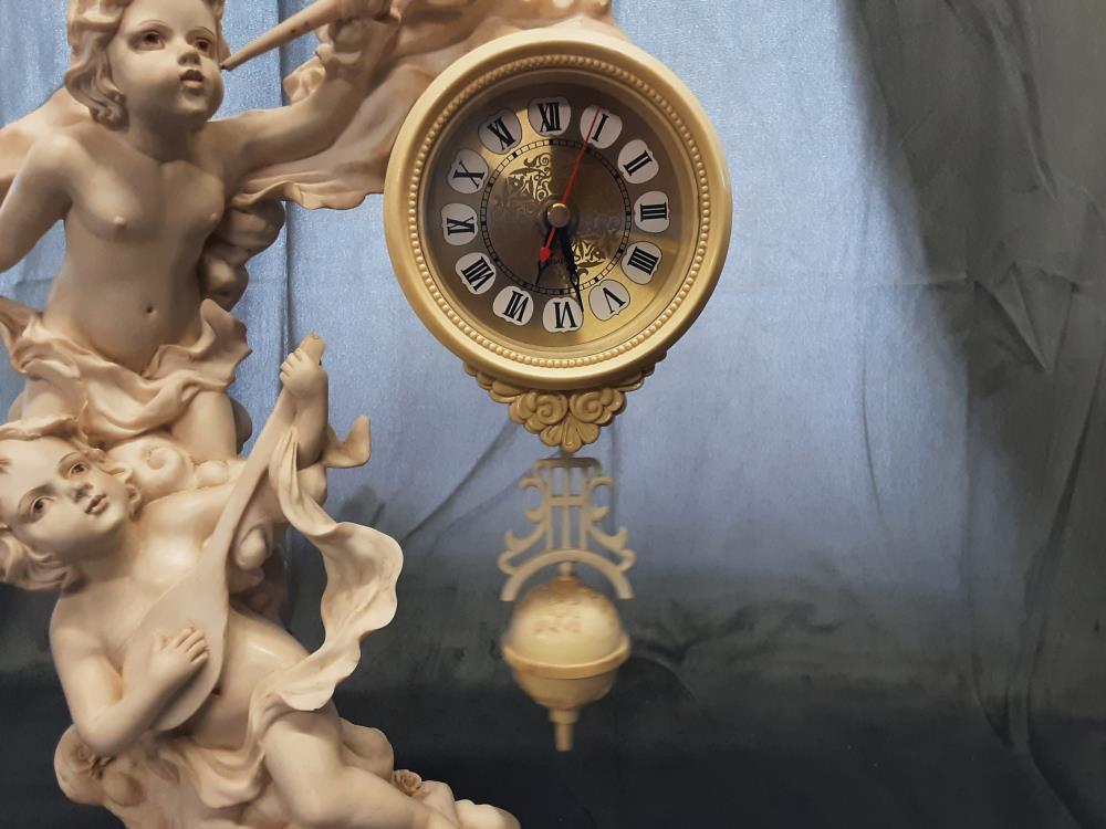 PENDULE À PILES EN RÉSINE ANGELOTS MUSICIENS