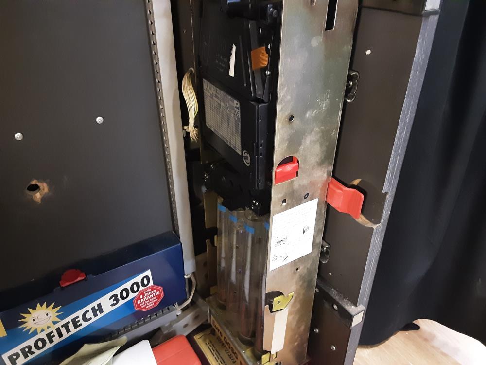 MACHINE A SOUS VENDUE SANS CLEF