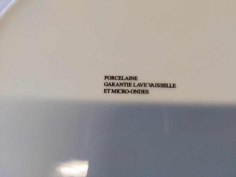 LOT DE VAISSELLES ASSIETTES + TASSES CAFE PORCELAINE FLEURS VIOLETTE