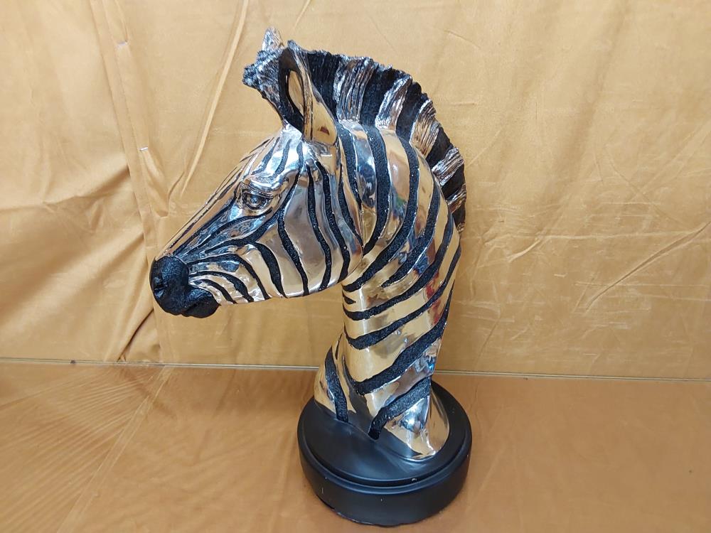 TETE DE ZEBREARGENTÉ ET NOIR HAUT 43CM