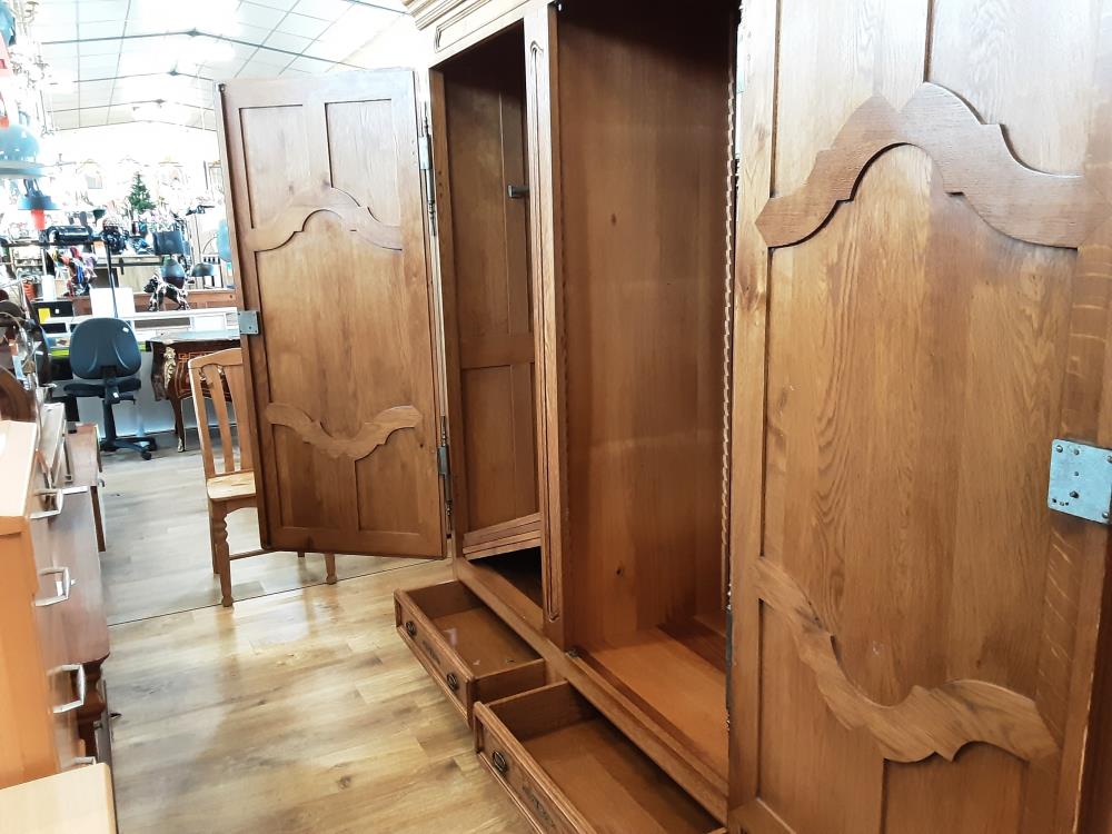 ARMOIRE EN CHENE 2 PORTES + 2 TIROIRS