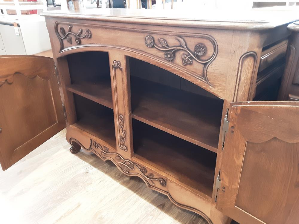 MEUBLE BAS 2 PORTES EN CHENE