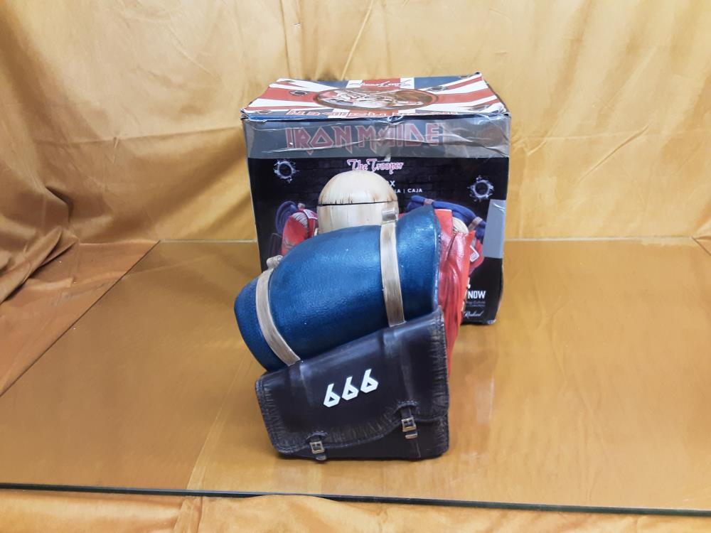 FIGURINE BOITE IRON MAIDEN POLYRÉSINE PEINTE MAIN