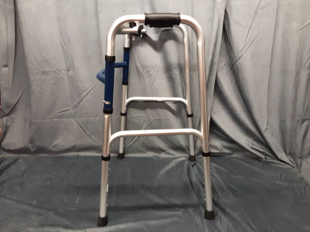 DÉAMBULATEUR PLIABLE EN MÉTAL 4 PIEDS