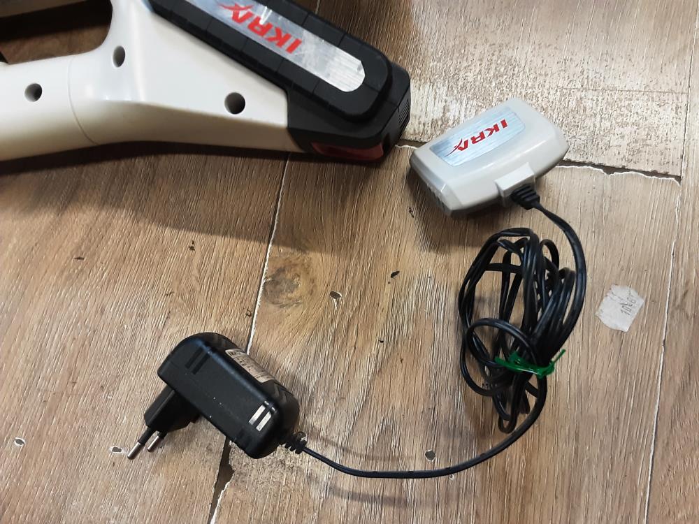 SOUFFLEUR IKAR A BATTERIE 20V ET CHARGEUR