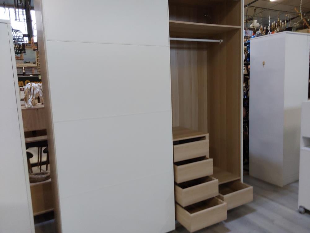 ARMOIRE 2 PORTES COULISSANTES DONT 1 MIROIR AVEC AMENAGEMENT INTERIEUR