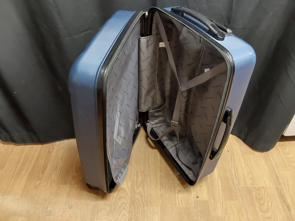 VALISE BLEU A ROULETTES