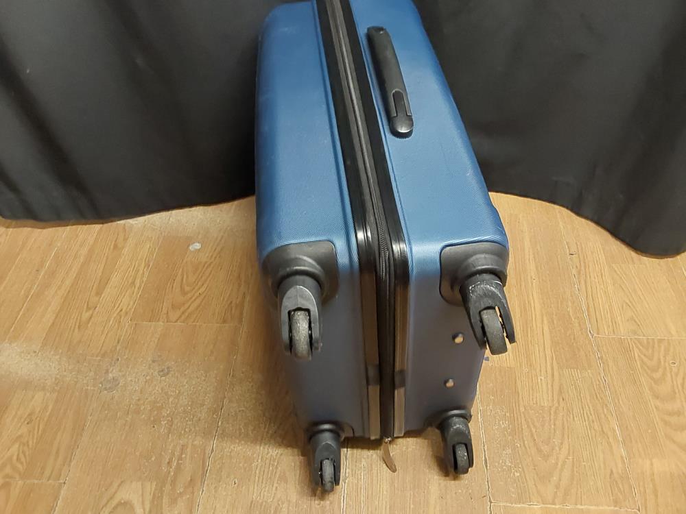 VALISE BLEU A ROULETTES