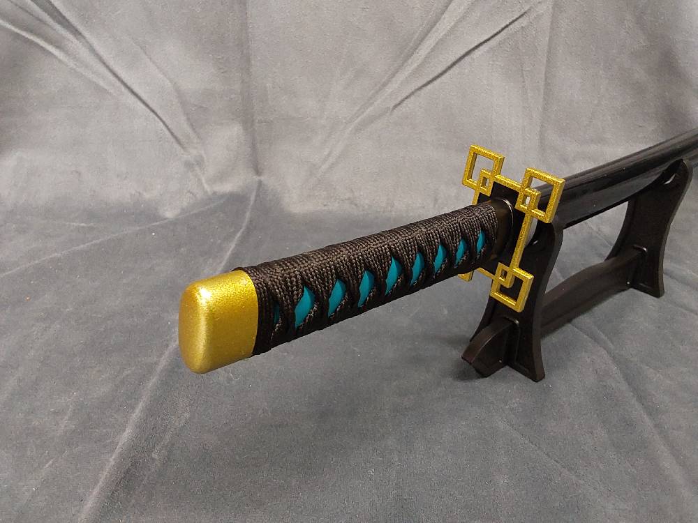 COUTEAU NOIR/DORE/BLEU 45CM MUICHIRO TOKITO AVEC SUPPORT (SH-655MI)