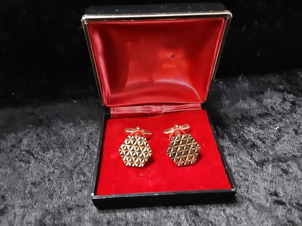 BOUTONS DE MANCHETTES