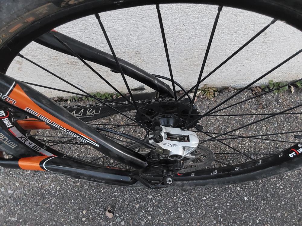 VELO VTT KTM ORANGE ET NOIR 26 POUCES