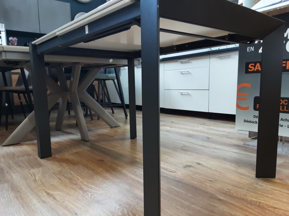 TABLE CERAMIQUE MARBREE BLANC 200CM OUVERTE PIEDS U METAL NOIRS 1 ALL. DE 60CM 2EME CHOIX