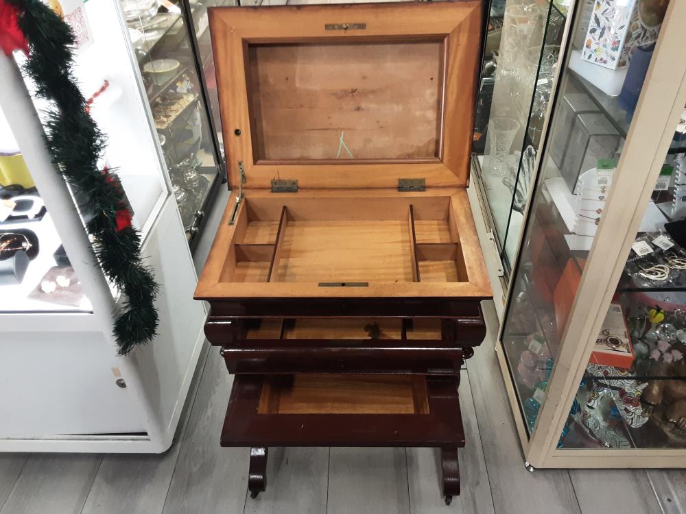 TRAVAILLEUSE 1 TIROIR