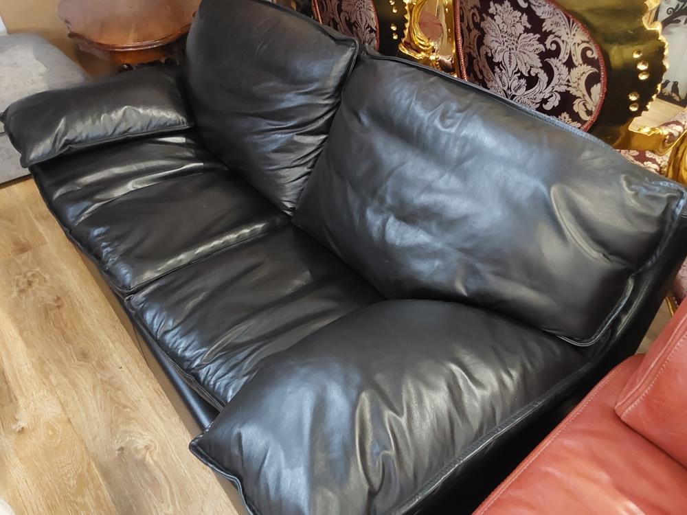 CANAPÉ EN CUIR NOIR