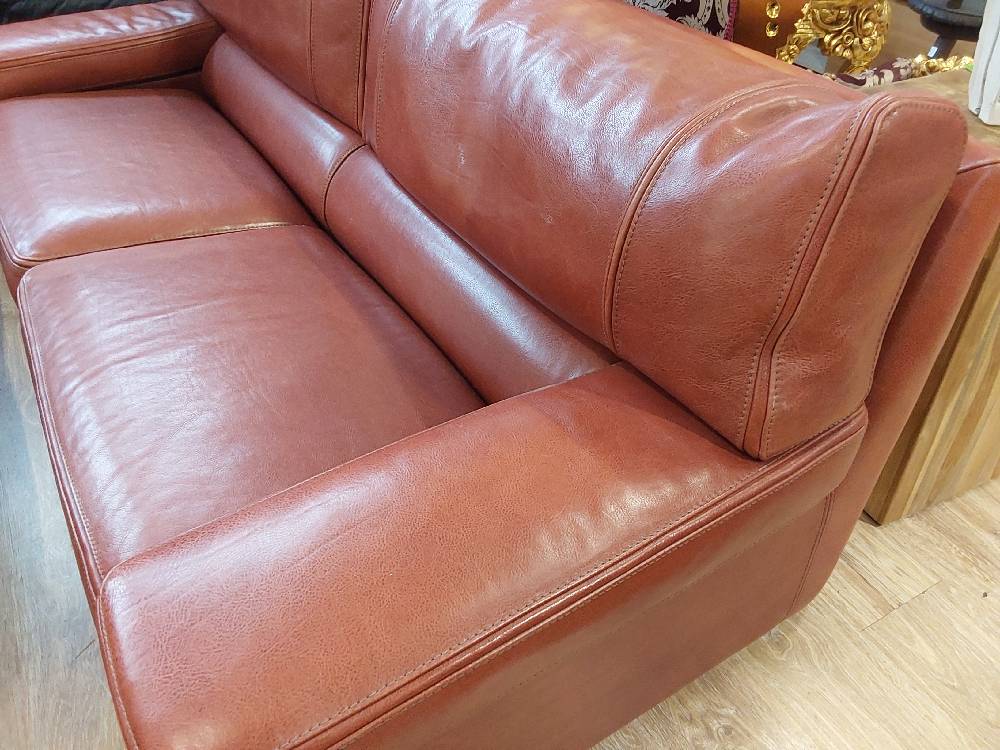 CANAPÉ EN CUIR BRUN
