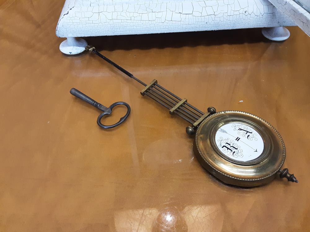 HORLOGE LAMPE A POSER A REMONTER AVEC BALANCIER ET CLEF TEST OK