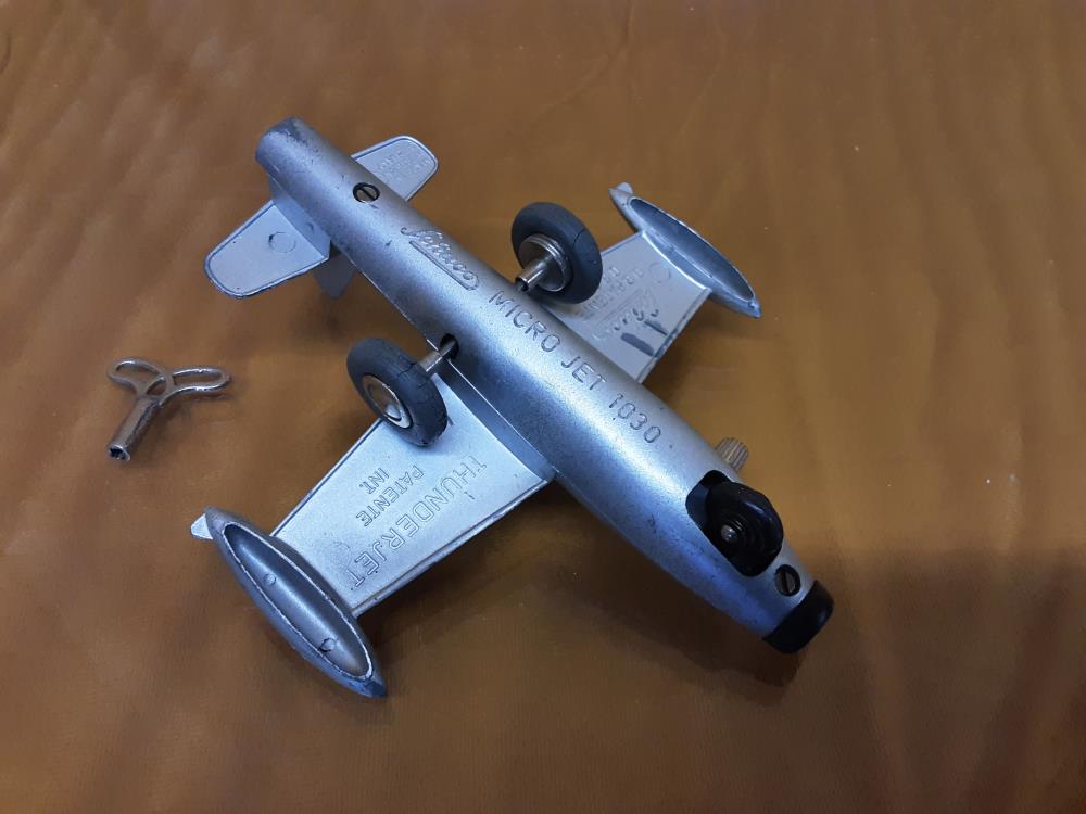 AVION MINIATURE EN METAL A REMONTER SCHUCO MICRO JET 1030