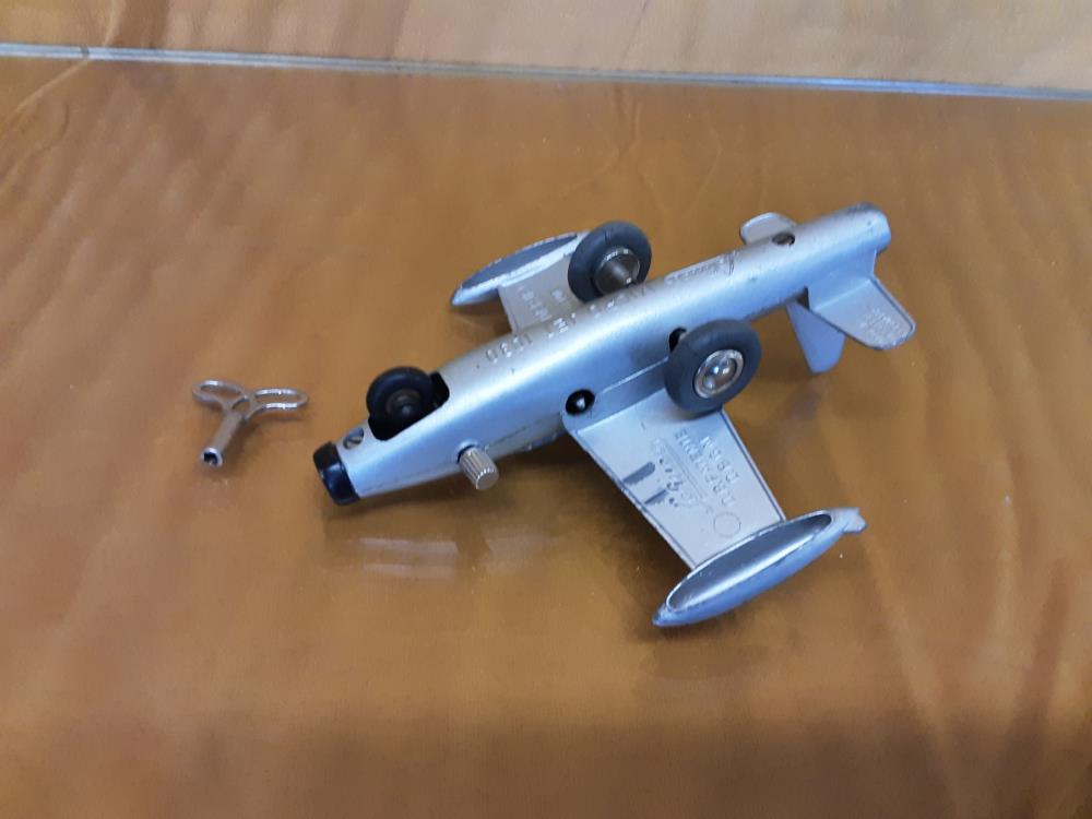 AVION MINIATURE EN METAL A REMONTER SCHUCO MICRO JET 1030