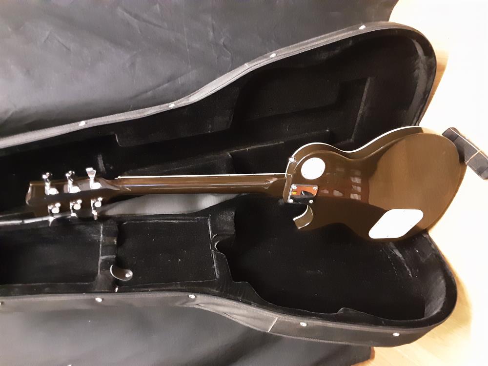 GUITARE ELECTRIQUE VINATGE WARRIORS AVEC HOUSSE RIGIDE