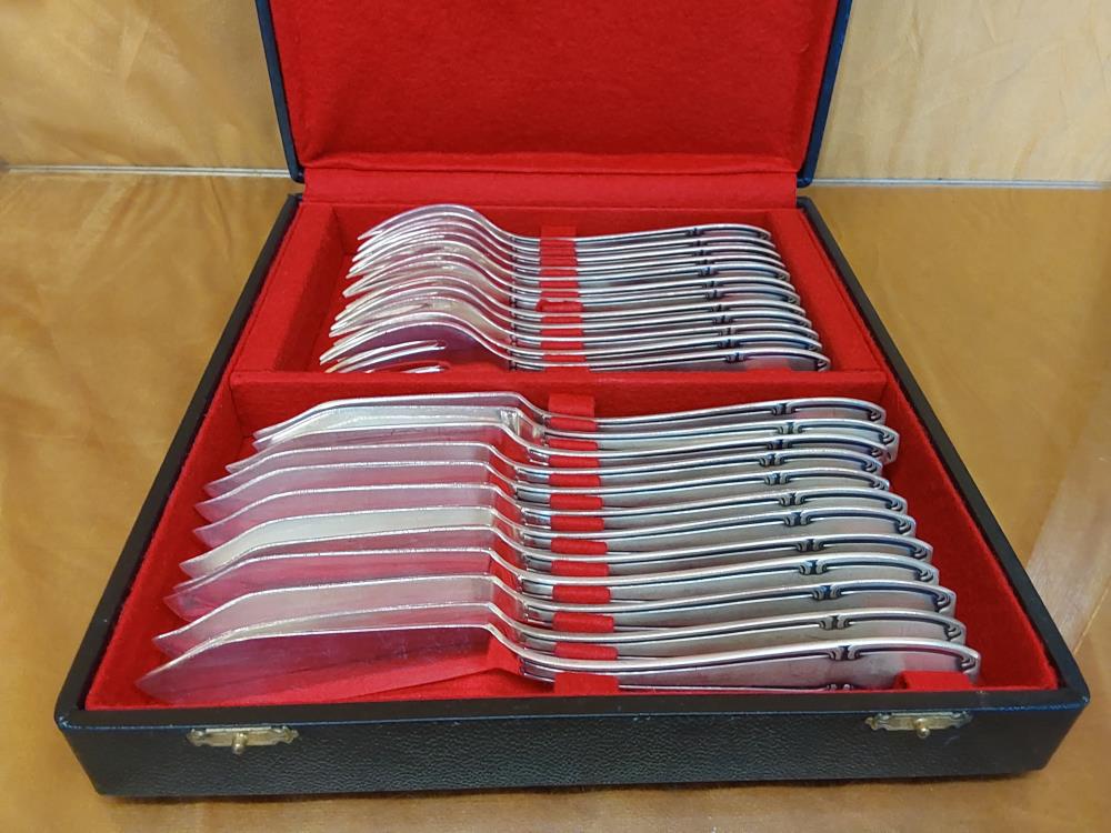 SERVICE A POISSONS 12 PERS. EN M.A