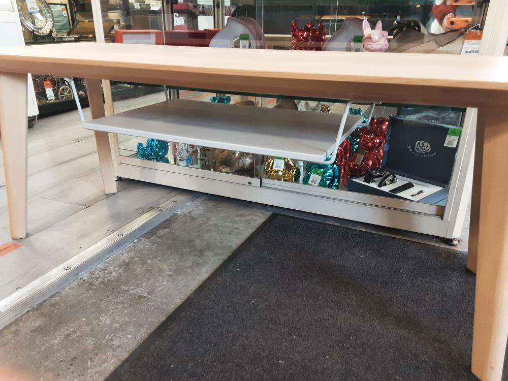 MEUBLE TELE EN BOIS AVEC TABLETTE