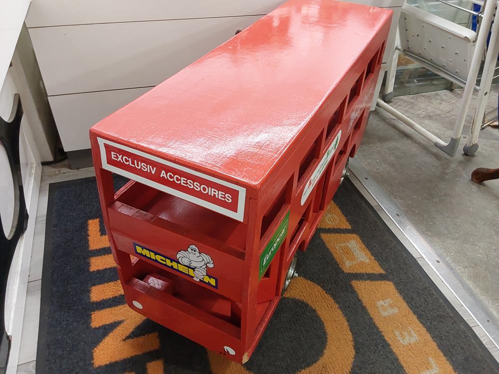 BUS ROUGE DECORATION