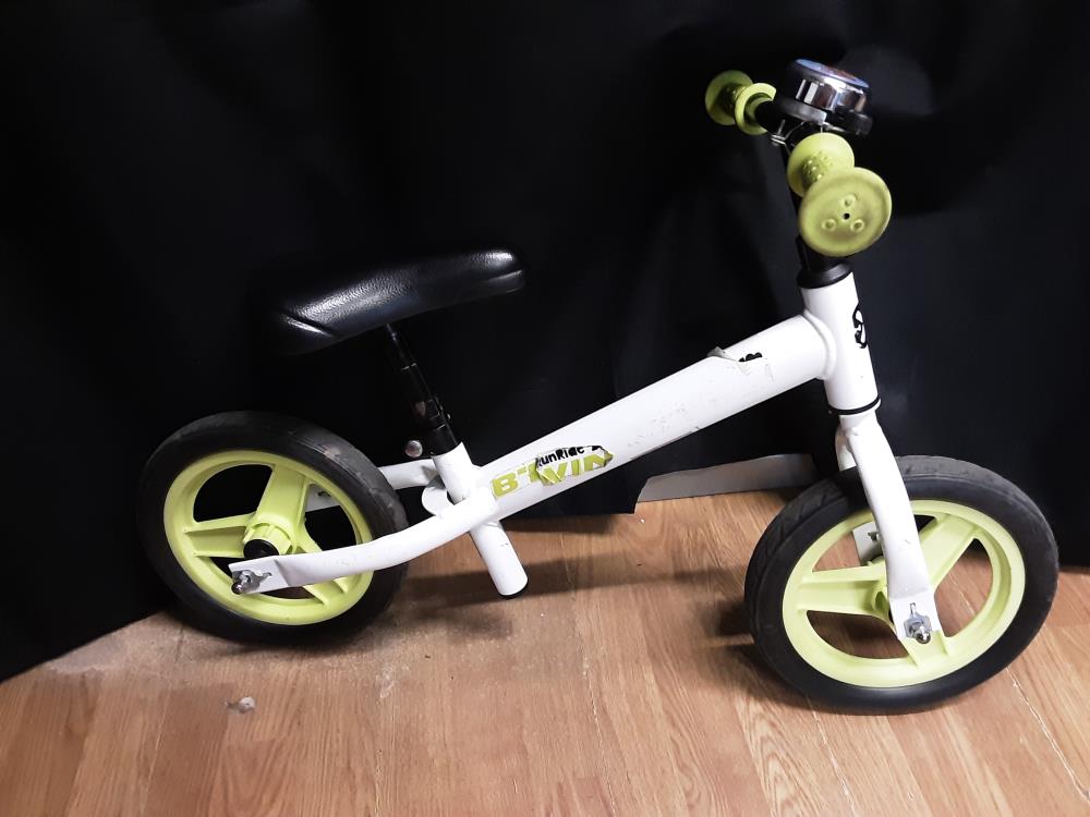 DRAISIENNE BTWIN VERTE ET BLANCHE 10P